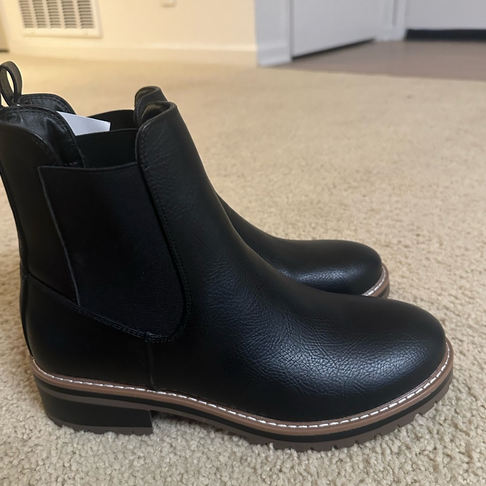 New Kensie Black Boots